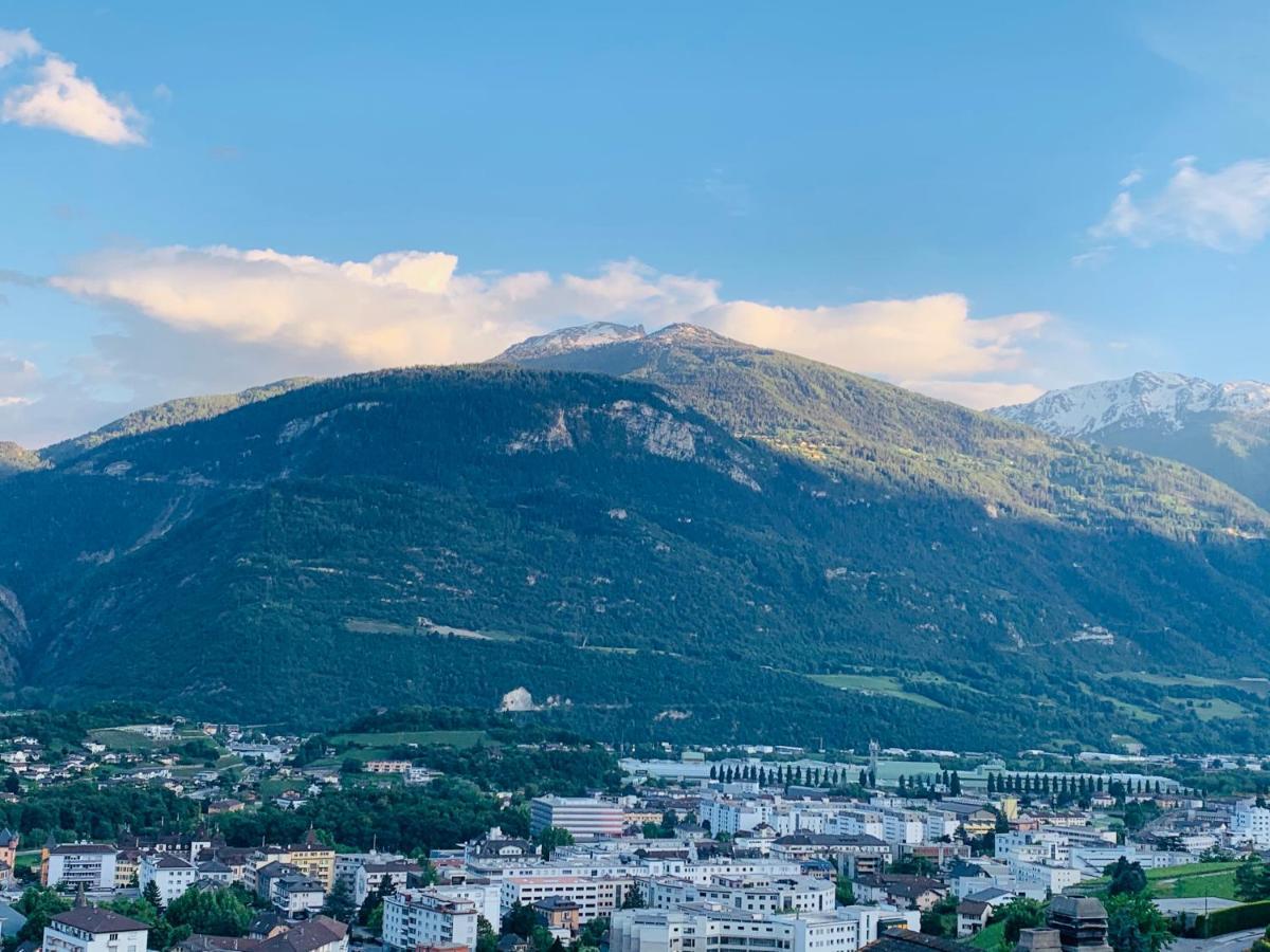 Schone Wohnung In Sierre Esterno foto